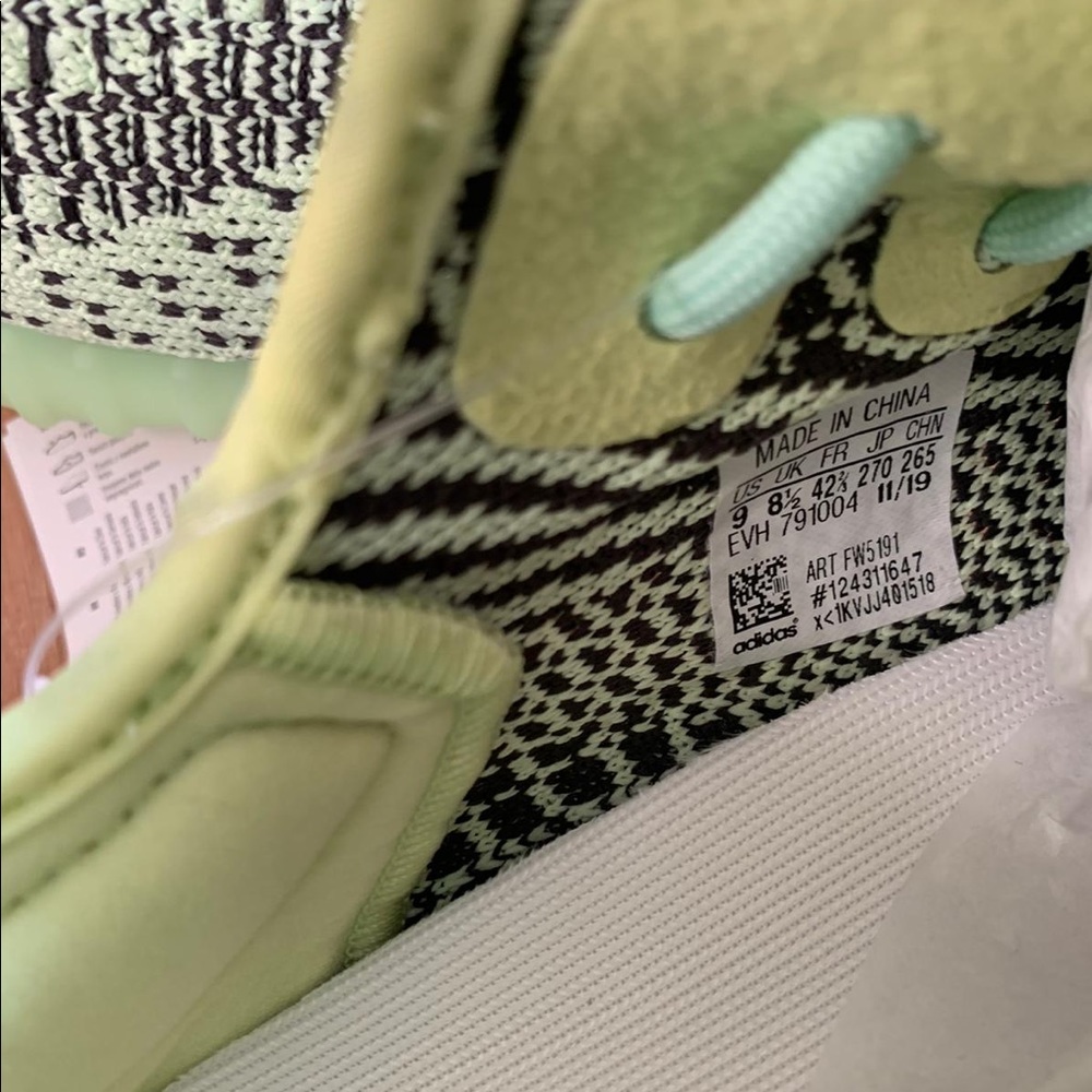 Yezzy - Picture 3 of 6